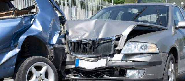 Consulta Gratuita en Español Cercas de Mí con Abogados de Accidentes y Choques de Autos y Carros en Riverside California